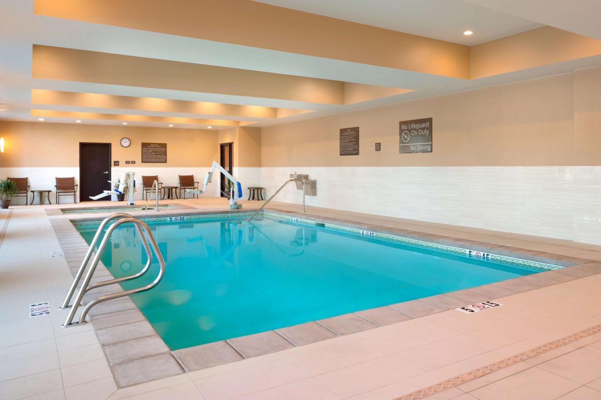 Hampton Inn Канаб Экстерьер фото